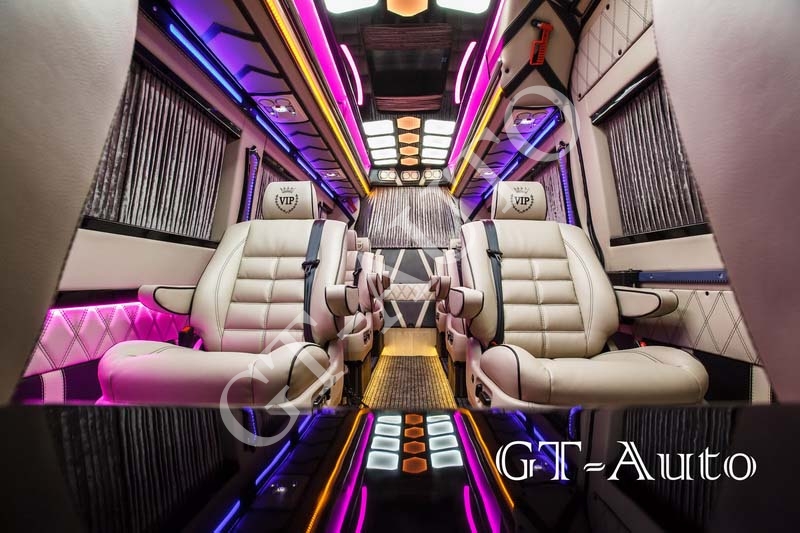 Переобладнання персонального автобуса Volkswagen Crafter